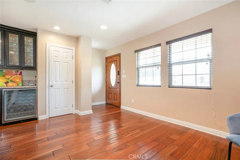 7129 Forbes Avenue Lake Balboa, CA 91406