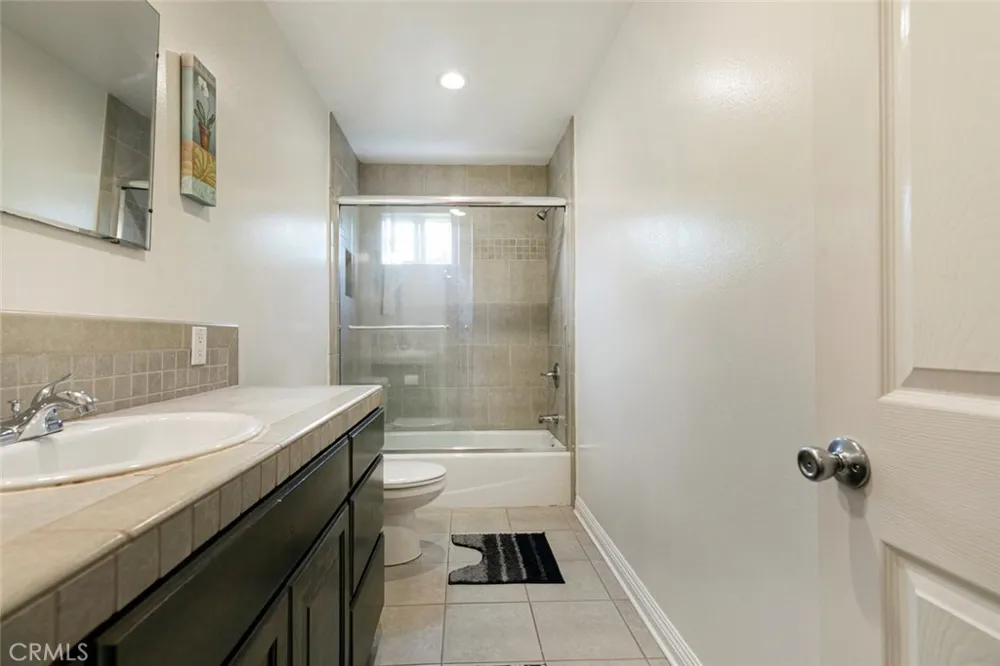 7129 Forbes Avenue Lake Balboa, CA 91406