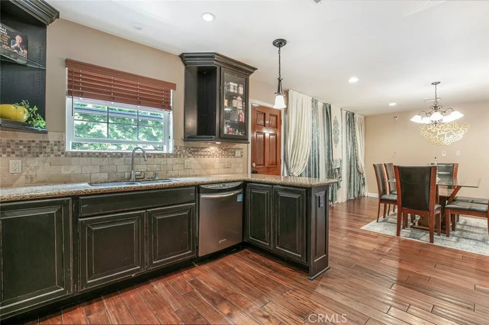 7129 Forbes Avenue Lake Balboa, CA 91406