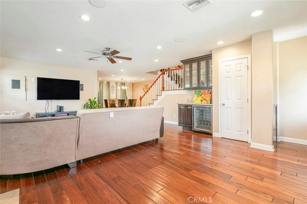 7129 Forbes Avenue Lake Balboa, CA 91406