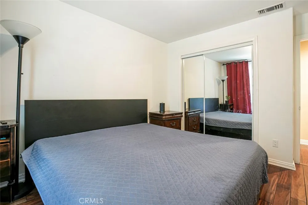7129 Forbes Avenue Lake Balboa, CA 91406