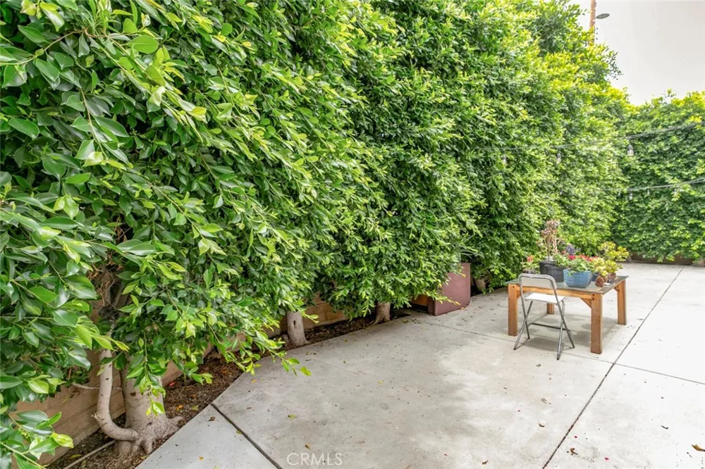 7129 Forbes Avenue Lake Balboa, CA 91406