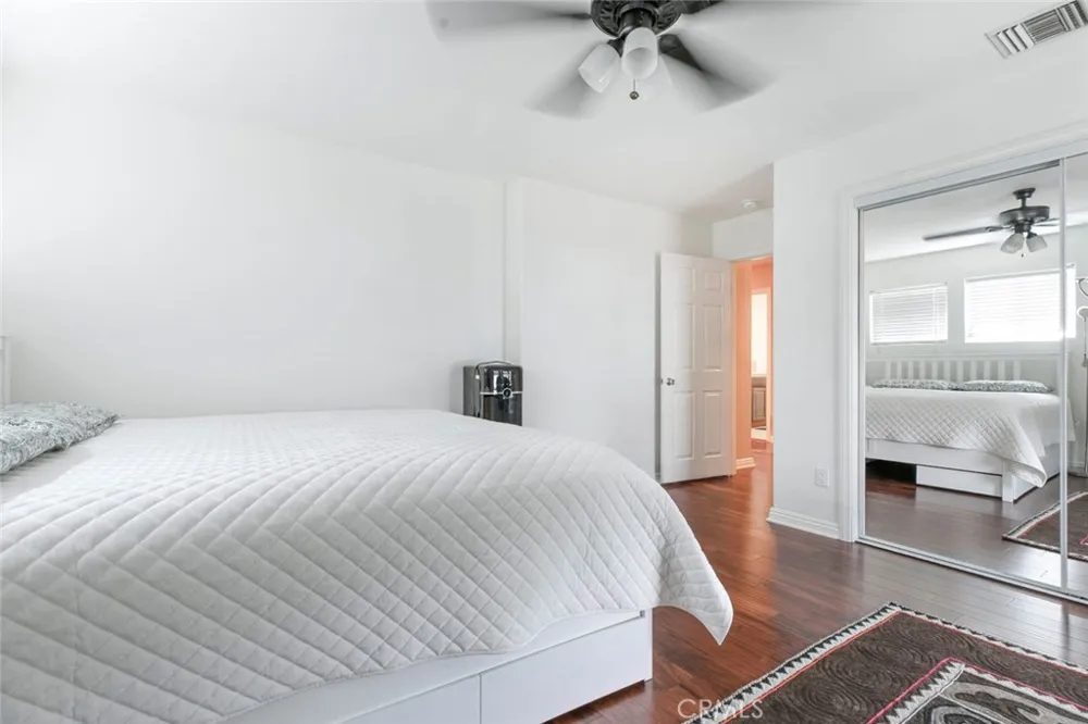 7129 Forbes Avenue Lake Balboa, CA 91406