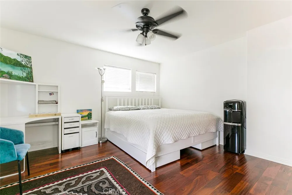 7129 Forbes Avenue Lake Balboa, CA 91406