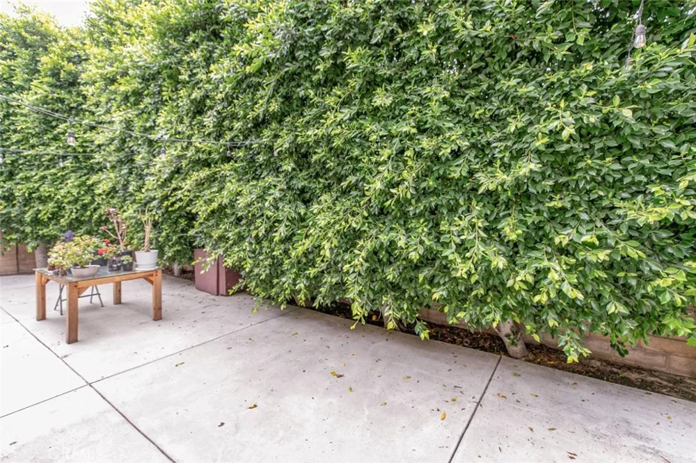 7129 Forbes Avenue Lake Balboa, CA 91406