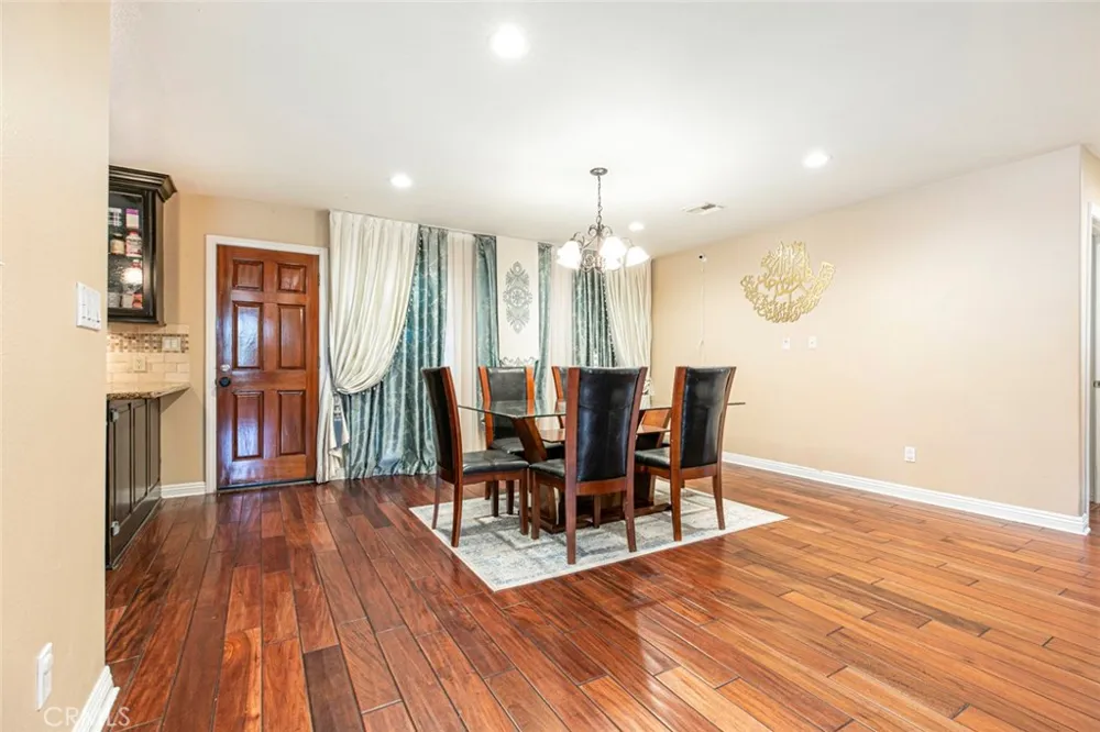 7129 Forbes Avenue Lake Balboa, CA 91406