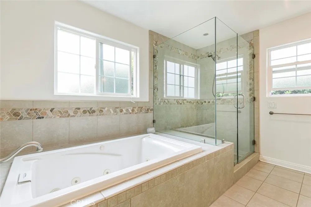 7129 Forbes Avenue Lake Balboa, CA 91406