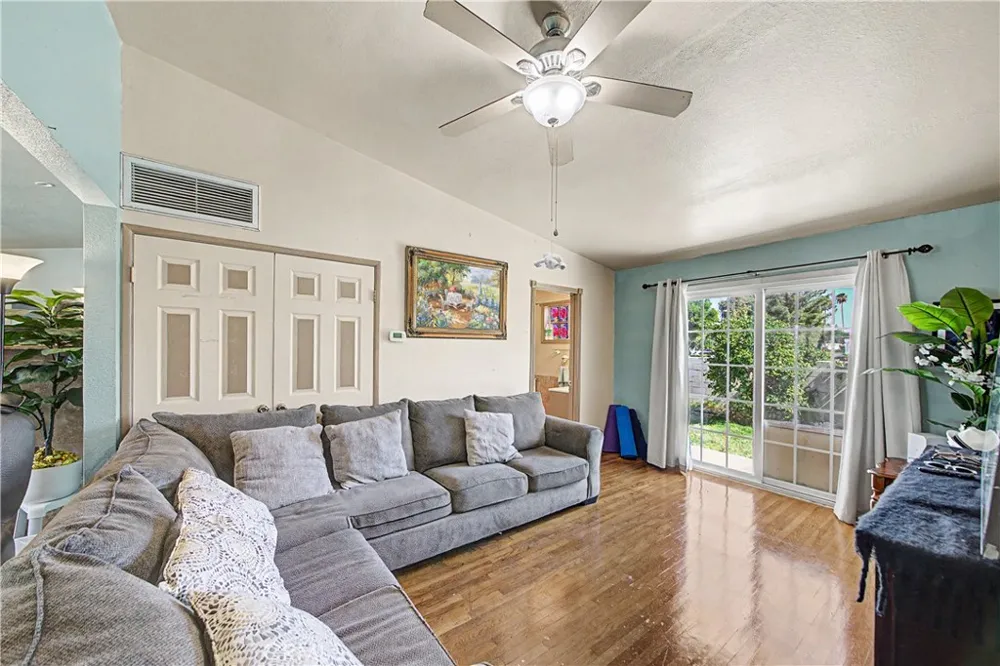 925 W Maplewood Fullerton, CA 92832