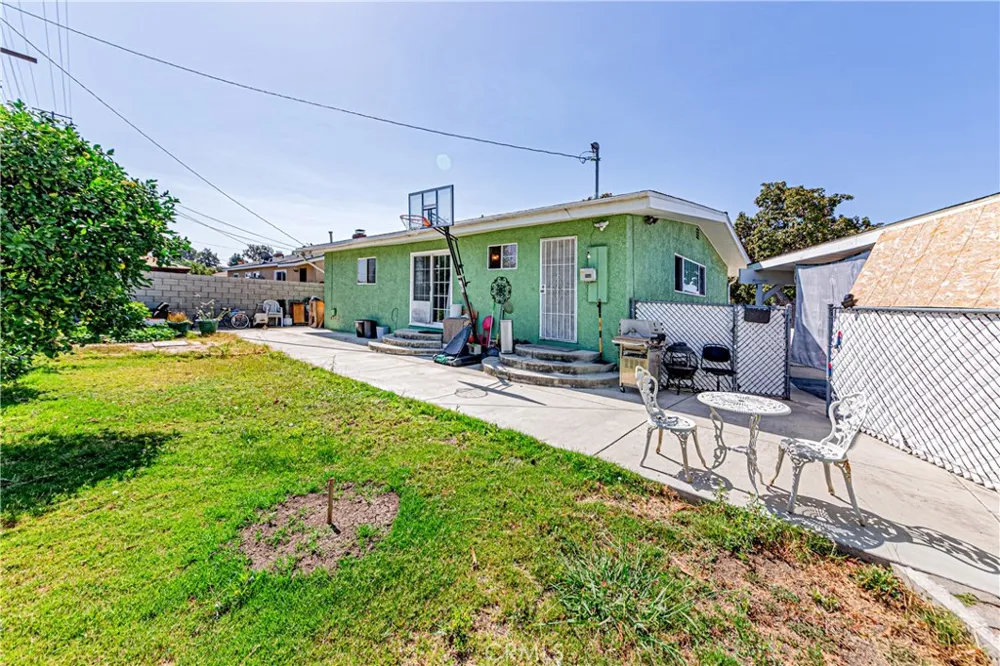 925 W Maplewood Fullerton, CA 92832