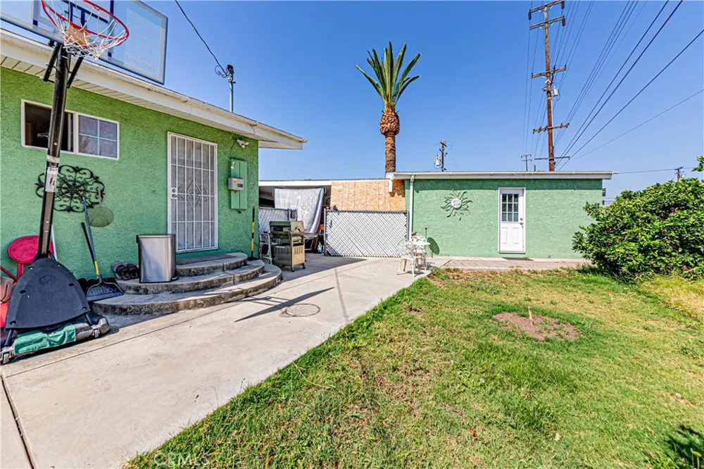 925 W Maplewood Fullerton, CA 92832