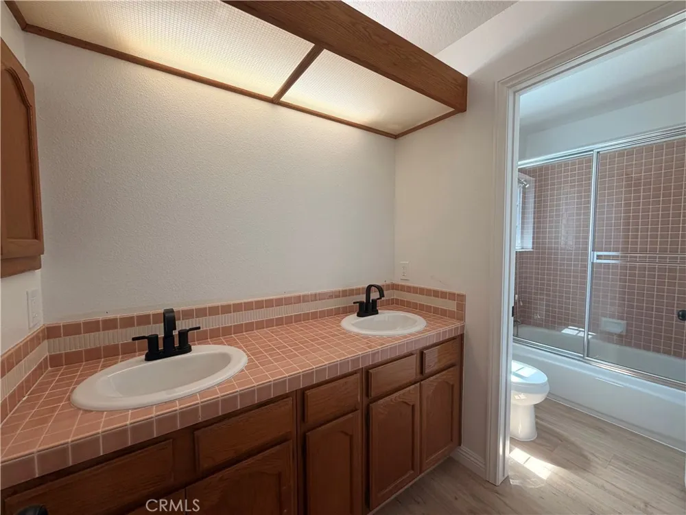 2664 Woodbury Torrance, CA 90503