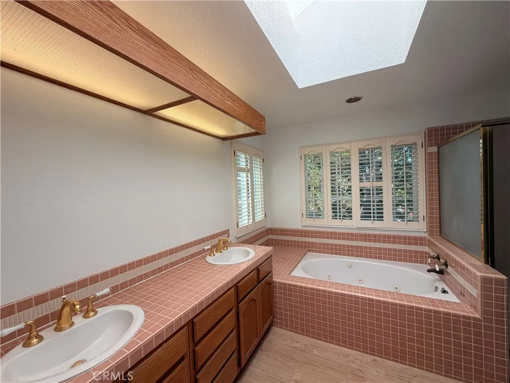 2664 Woodbury Torrance, CA 90503