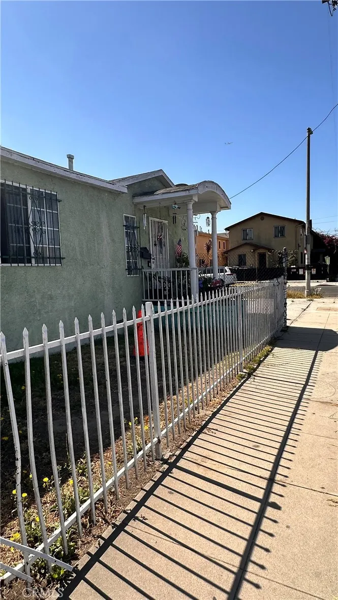 6114 Wall Los Angeles, CA 90003