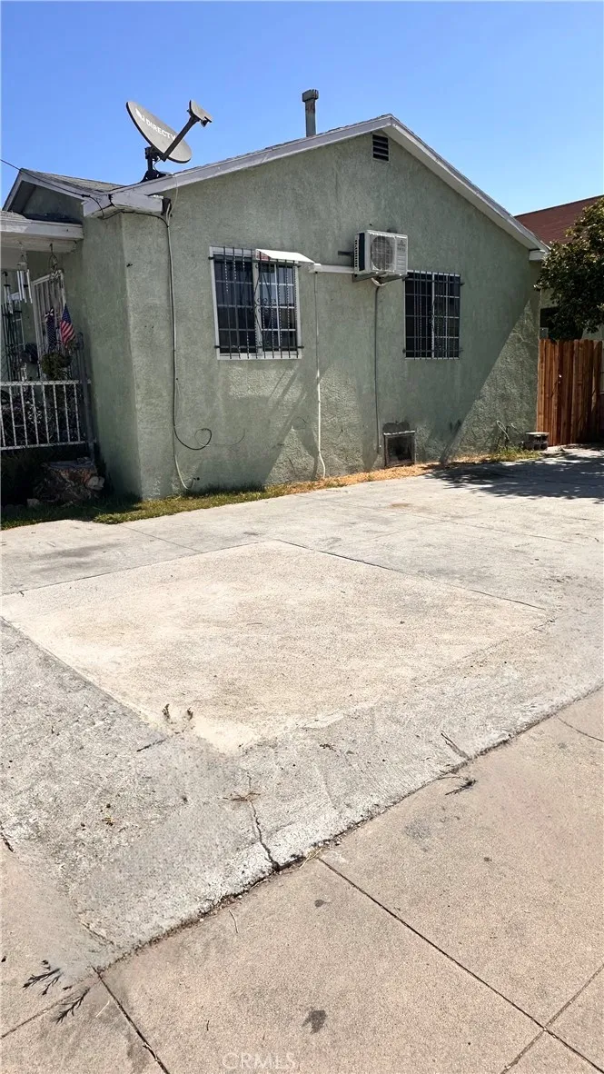 6114 Wall Los Angeles, CA 90003
