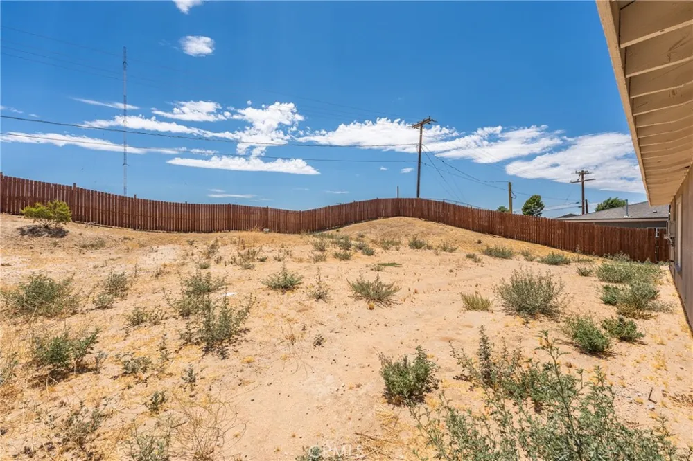 16105 Tawney Ridge Victorville, CA 92394