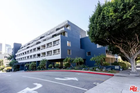 880 W 1st Street #712