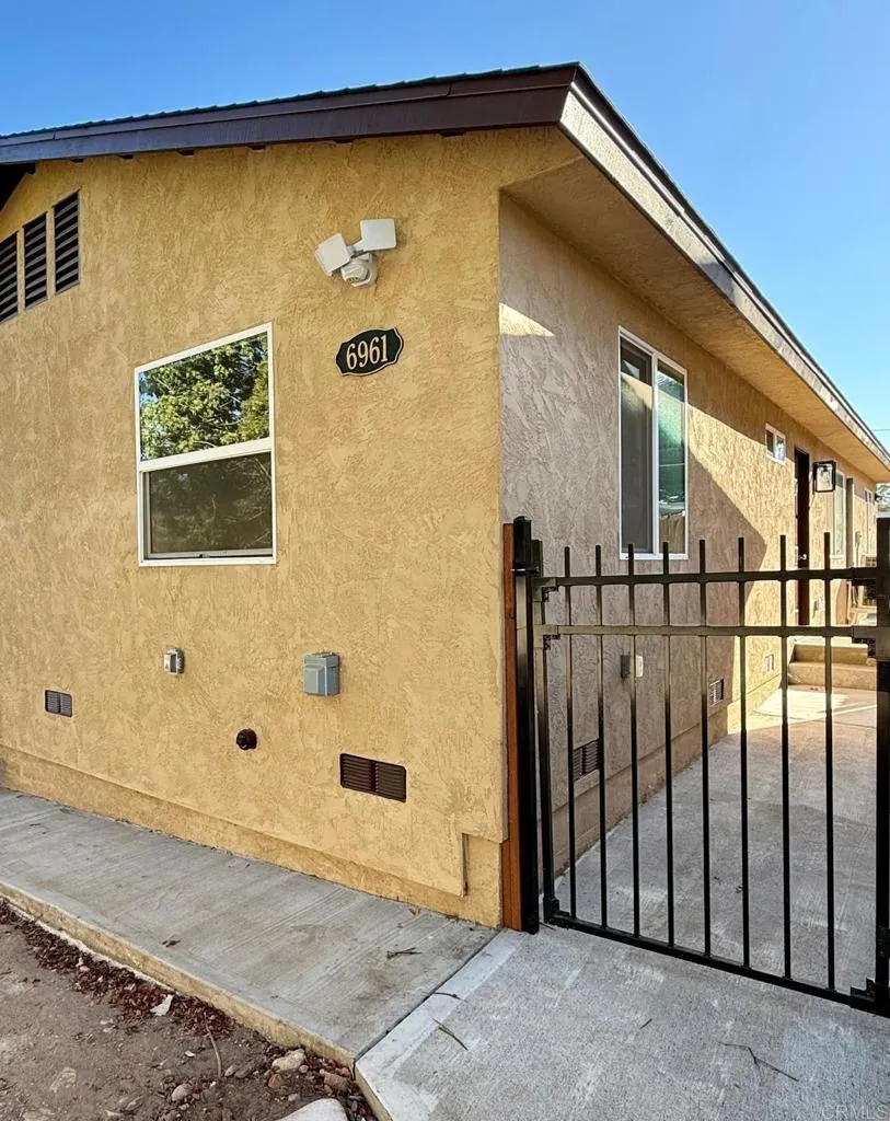 6961 Colorado Ave La Mesa, CA 91942