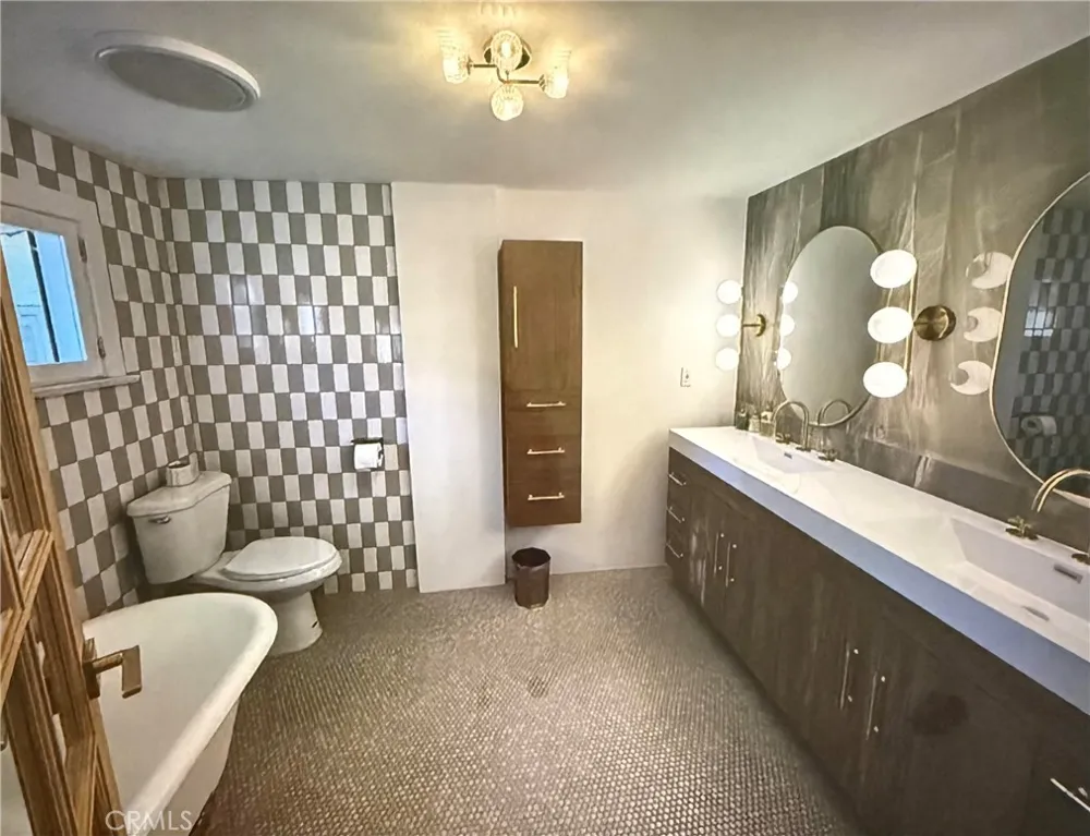 465 S Olive Orange, CA 92866