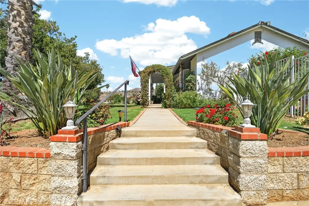 15091 Golden Star Riverside, CA 92506