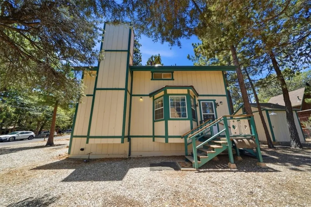 368 Imperial Sugarloaf, CA 92386