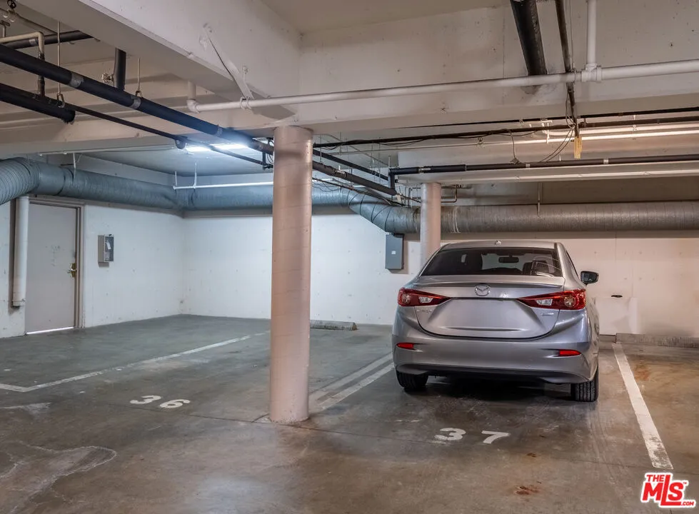 5674 Windsor Way #210 Culver City, CA 90230