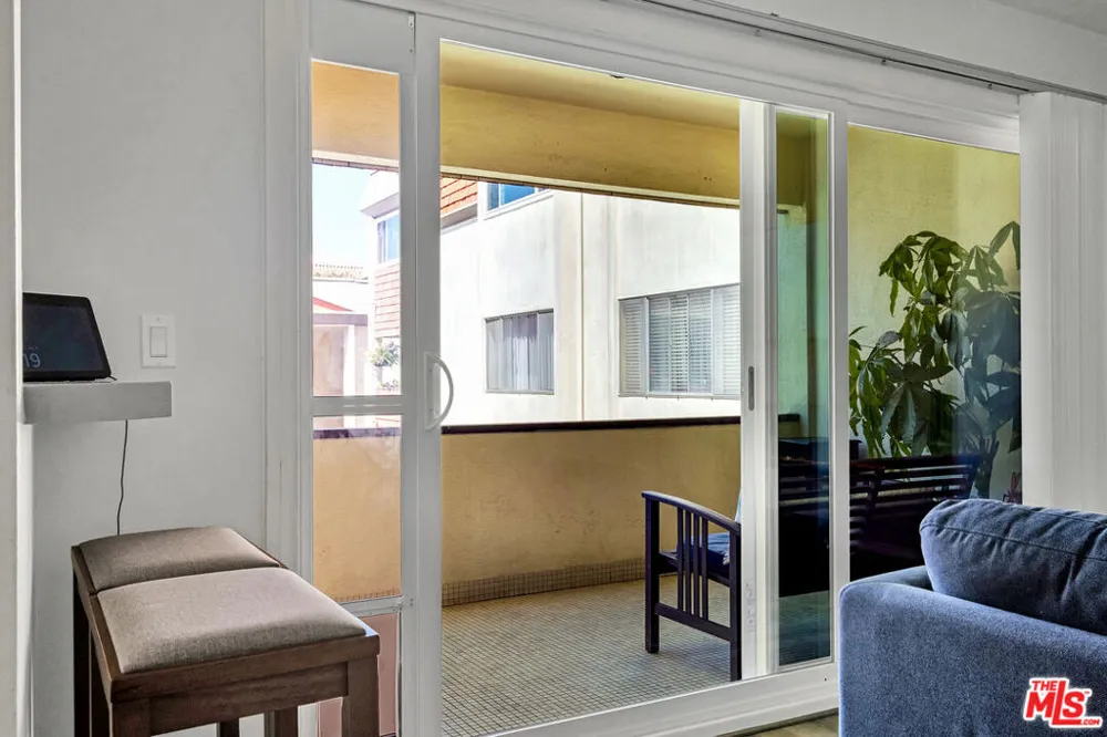 5674 Windsor Way #210 Culver City, CA 90230