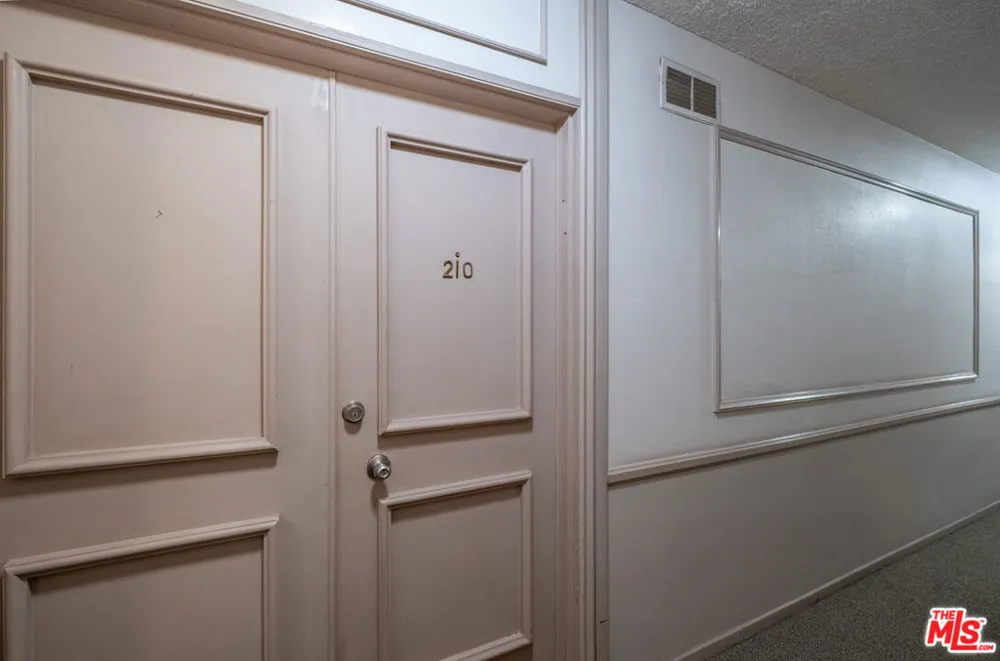 5674 Windsor Way #210 Culver City, CA 90230