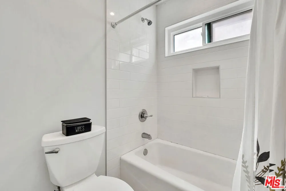 5674 Windsor Way #210 Culver City, CA 90230