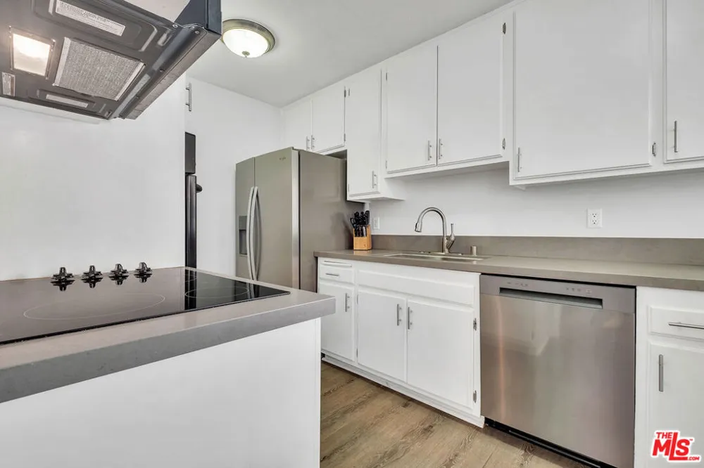 5674 Windsor Way #210 Culver City, CA 90230