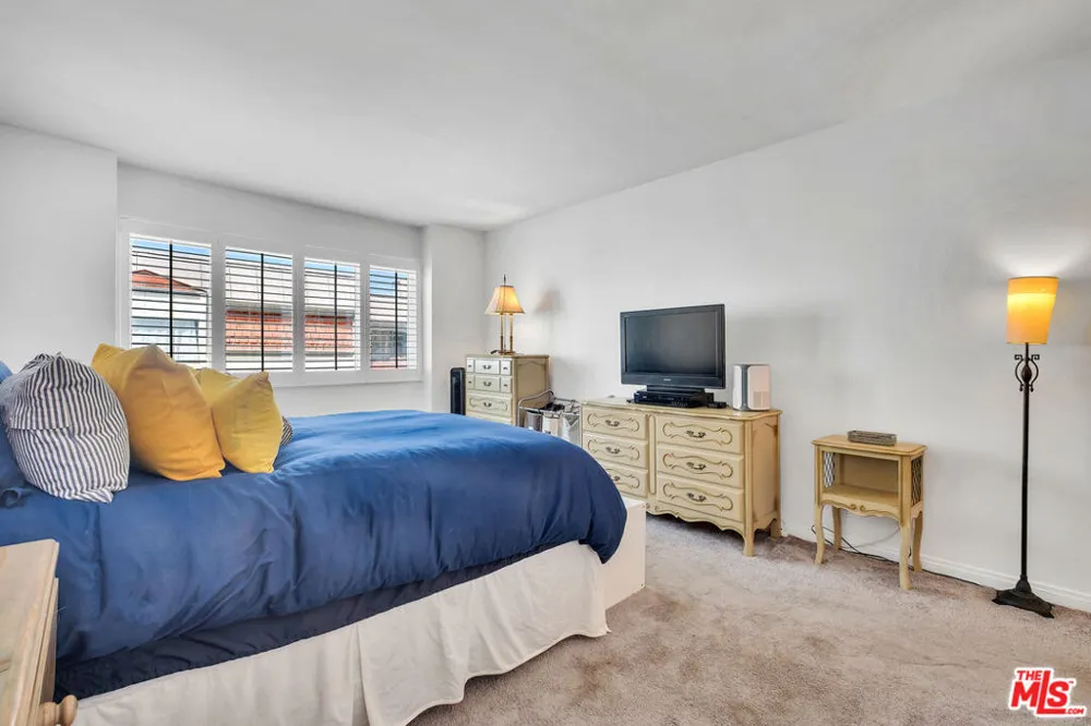 5674 Windsor Way #210 Culver City, CA 90230