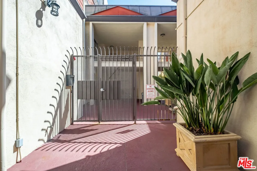 5674 Windsor Way #210 Culver City, CA 90230