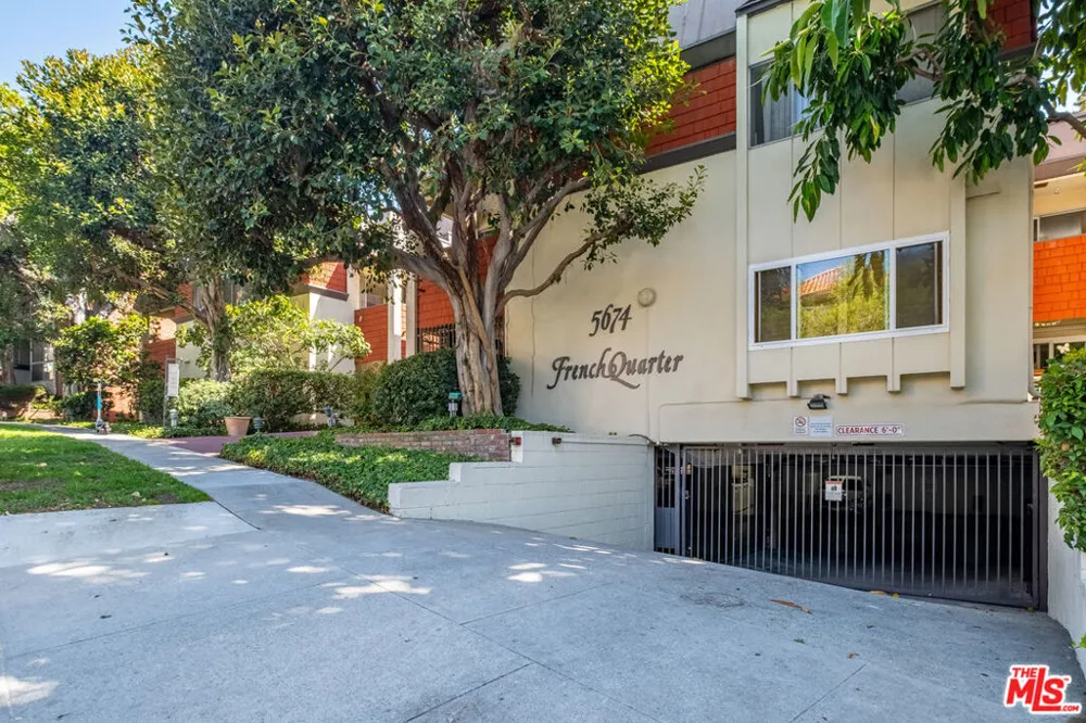 5674 Windsor Way #210 Culver City, CA 90230