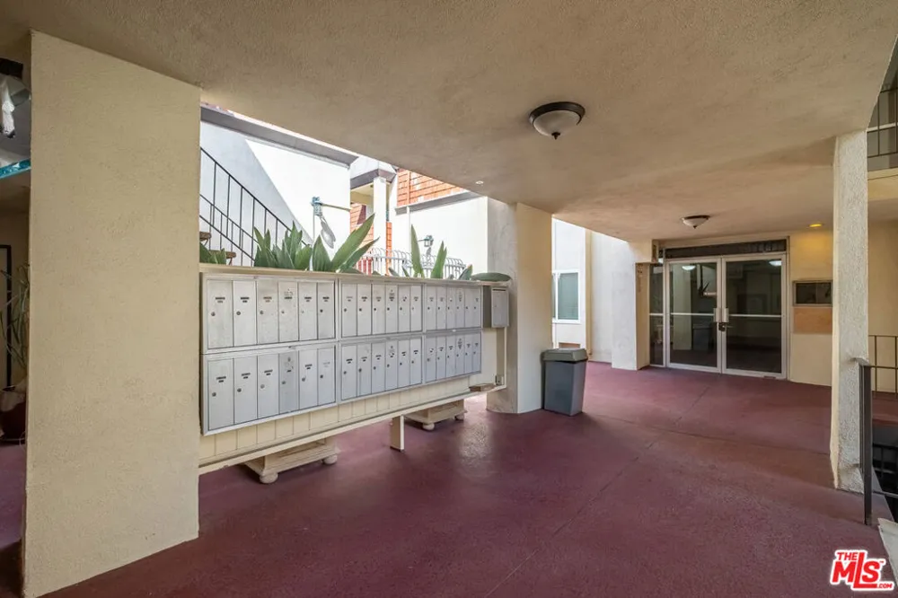 5674 Windsor Way #210 Culver City, CA 90230