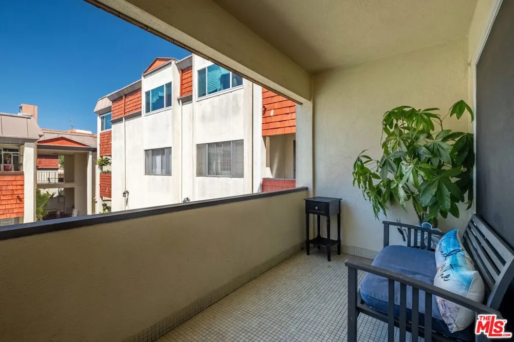 5674 Windsor Way #210 Culver City, CA 90230