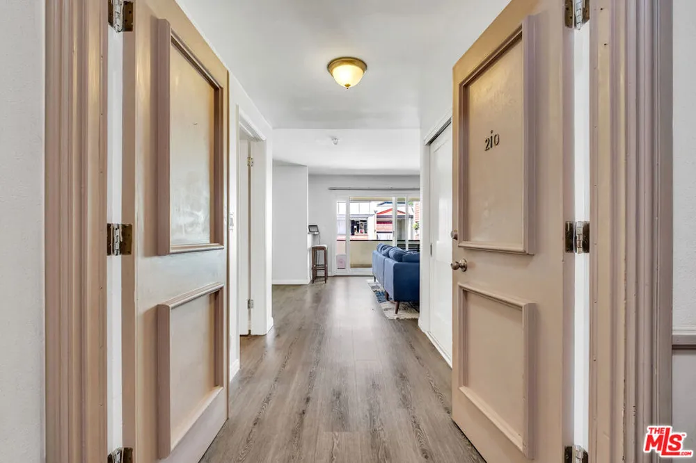 5674 Windsor Way #210 Culver City, CA 90230