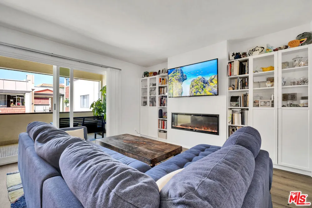 5674 Windsor Way #210 Culver City, CA 90230