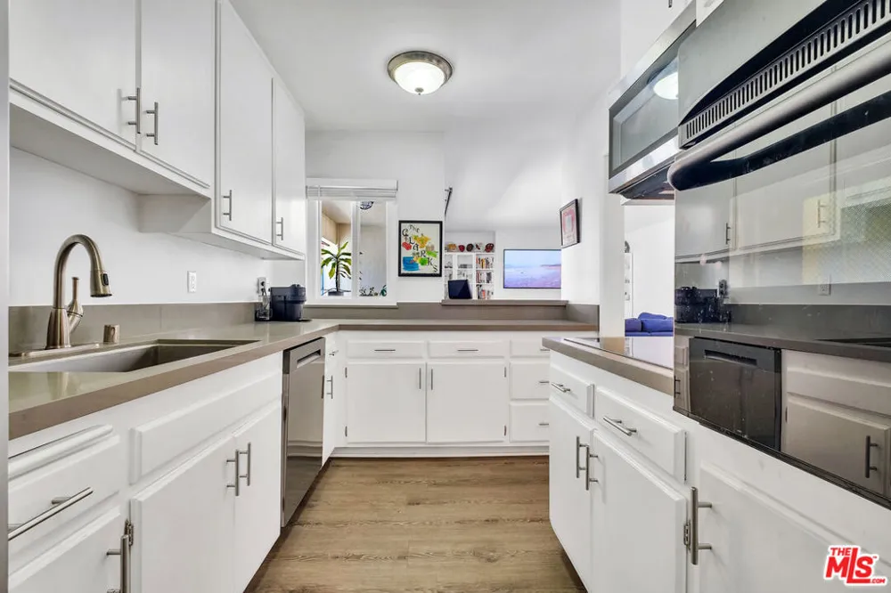 5674 Windsor Way #210 Culver City, CA 90230