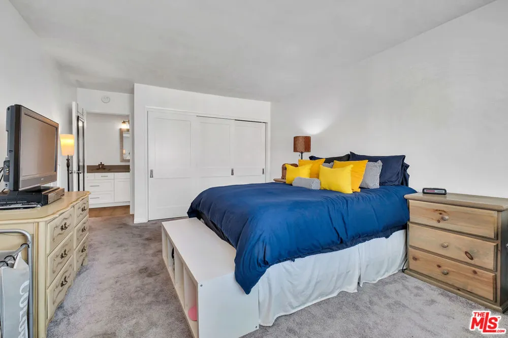 5674 Windsor Way #210 Culver City, CA 90230