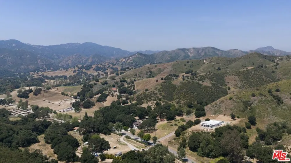 2391 Stokes Canyon Rd Calabasas, CA 91302
