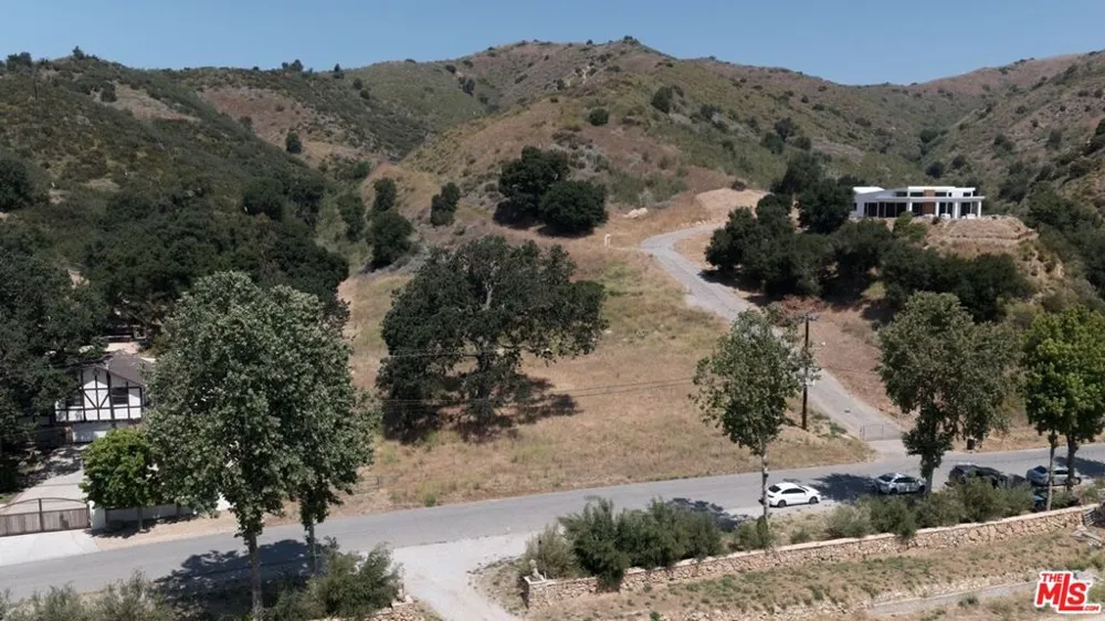 2391 Stokes Canyon Rd Calabasas, CA 91302