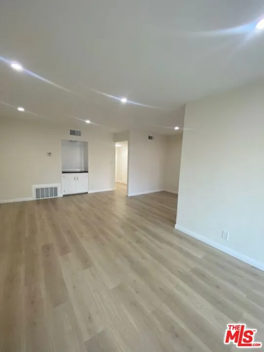 7045 Hawthorn Avenue #203 Los Angeles, CA 90028