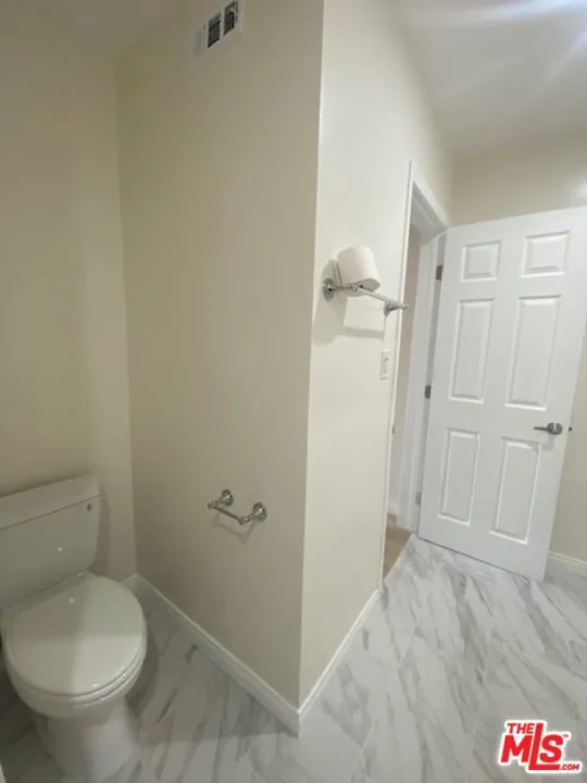 7045 Hawthorn Avenue #203 Los Angeles, CA 90028
