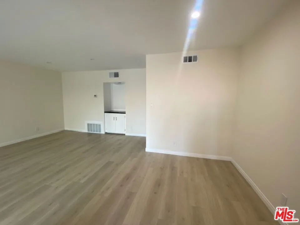 7045 Hawthorn Avenue #203 Los Angeles, CA 90028