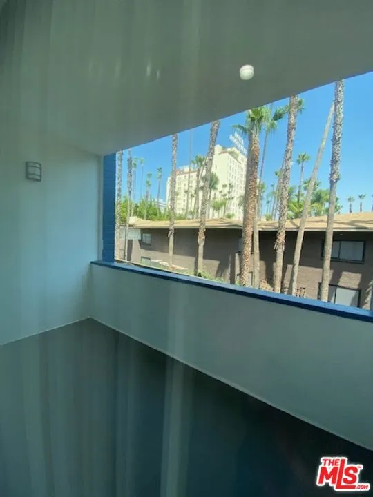 7045 Hawthorn Avenue #203 Los Angeles, CA 90028