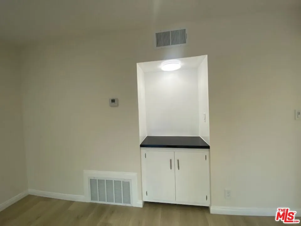 7045 Hawthorn Avenue #203 Los Angeles, CA 90028
