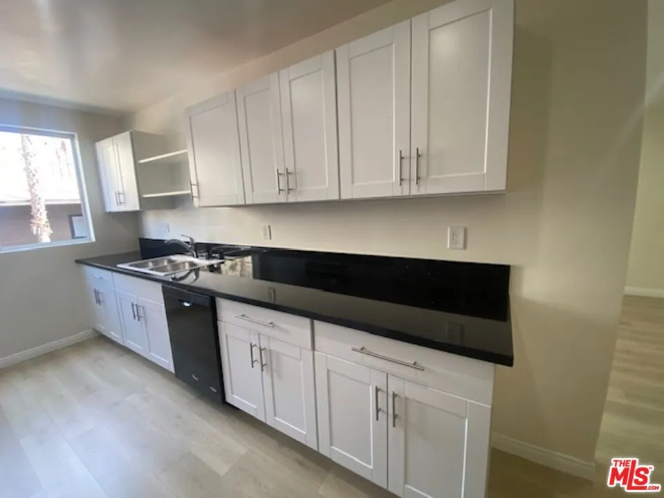 7045 Hawthorn Avenue #203 Los Angeles, CA 90028