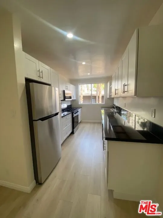7045 Hawthorn Avenue #203 Los Angeles, CA 90028