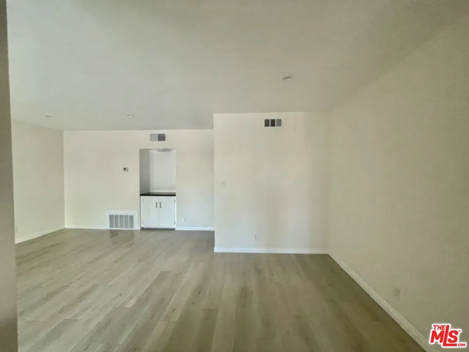 7045 Hawthorn Avenue #203 Los Angeles, CA 90028