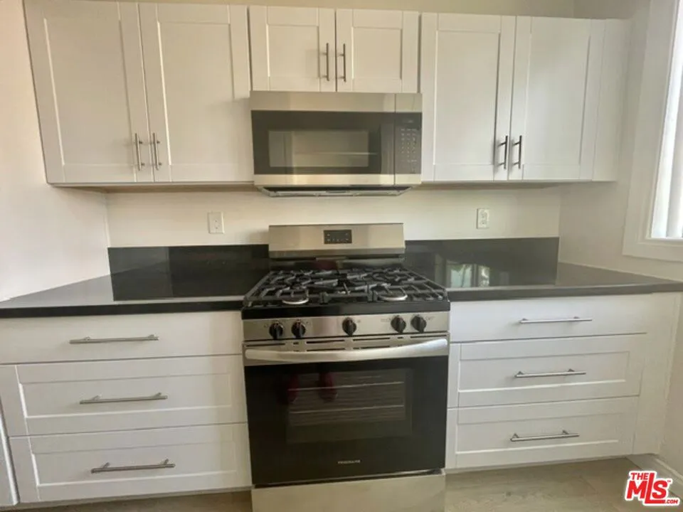7045 Hawthorn Avenue #203 Los Angeles, CA 90028