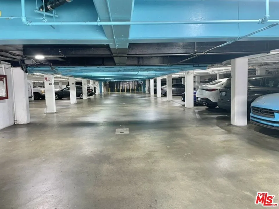 7045 Hawthorn Avenue #203 Los Angeles, CA 90028